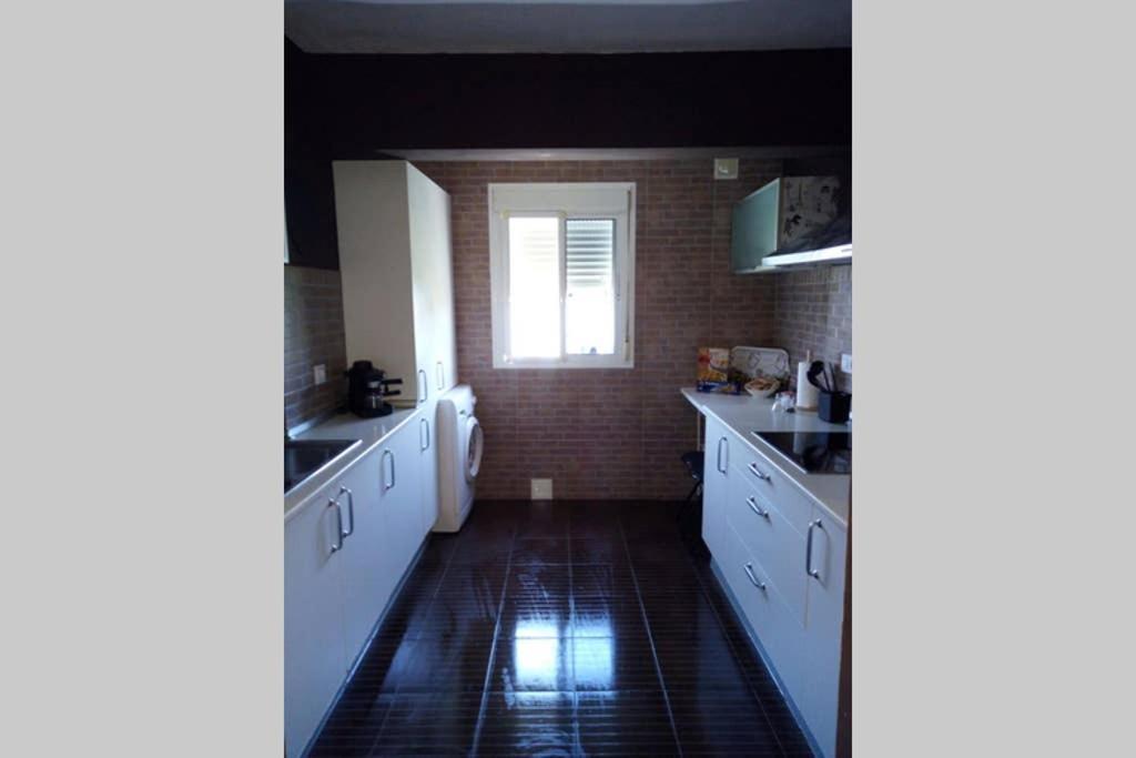 Sevilla ,Piso Completo En Buena Zona,Wifi Y Aparcamiento Seville Exterior photo